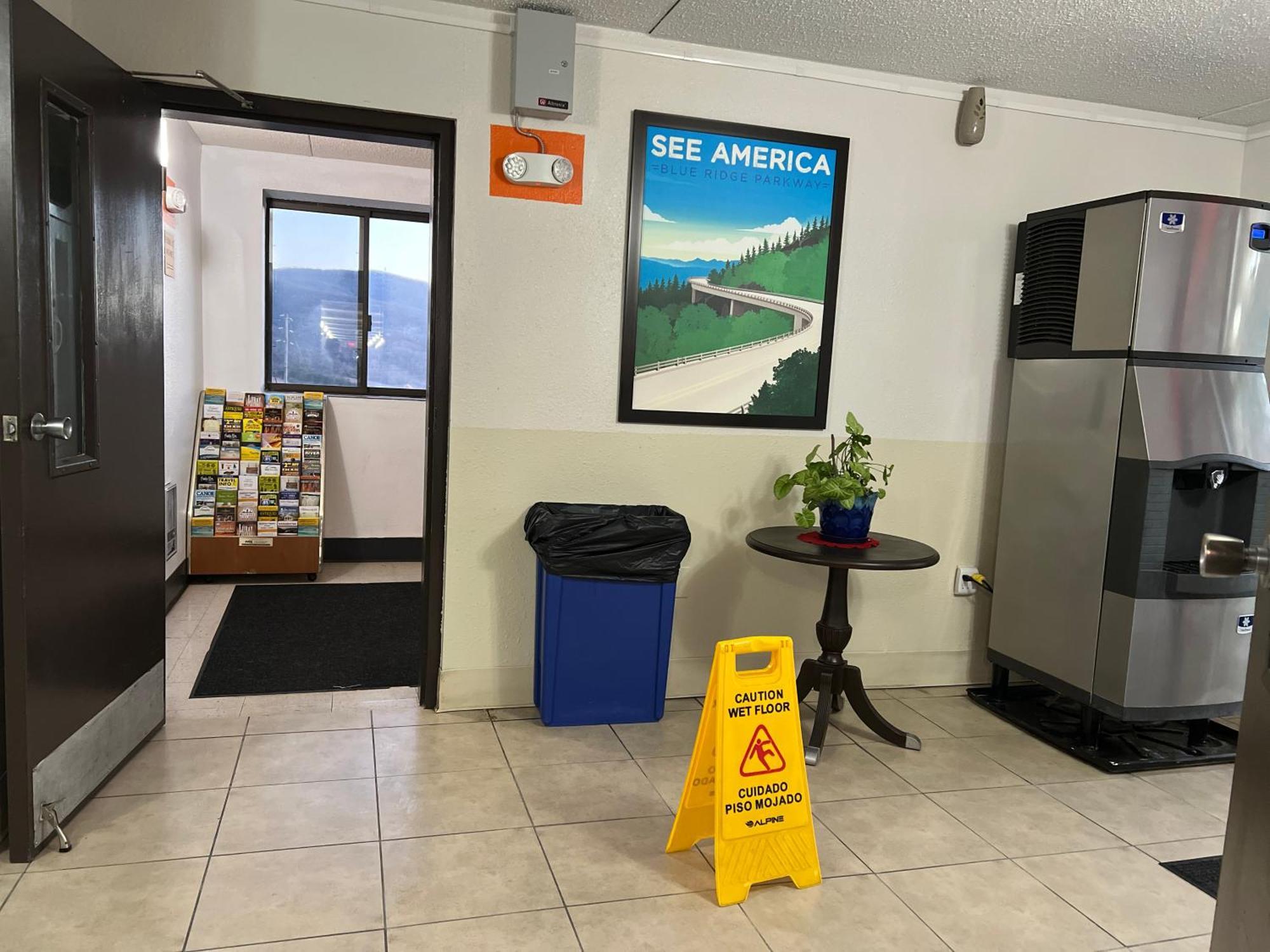 Travelodge By Wyndham Wytheville Ngoại thất bức ảnh